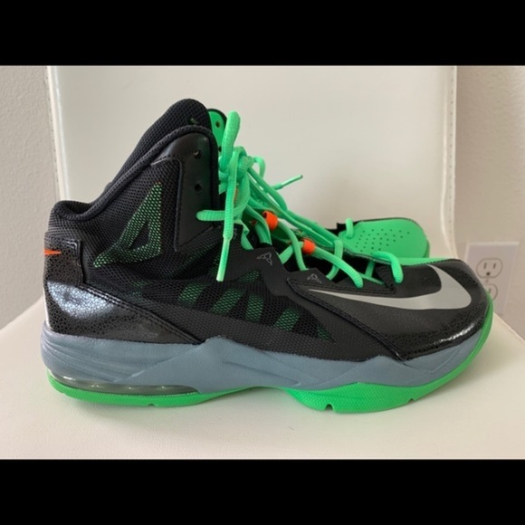 Nike Black and Green Athletic Shoes size 9 - Picture 1 of 7